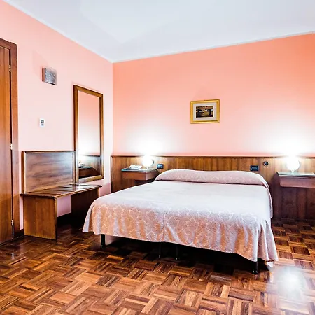 Lucrezia Borgia 3* Ferrara