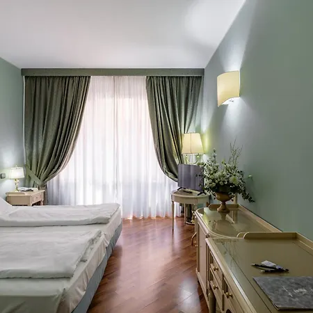 ホテル Lucrezia Borgia 3*